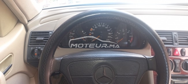 MERCEDES-BENZ 220 occasion 1875979