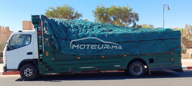 ميتسوبيتشي اوتري Camion plateau مستعملة 2563552