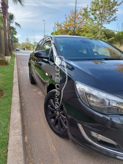 أوبل استرا 2.0 bva مستعملة 1618214