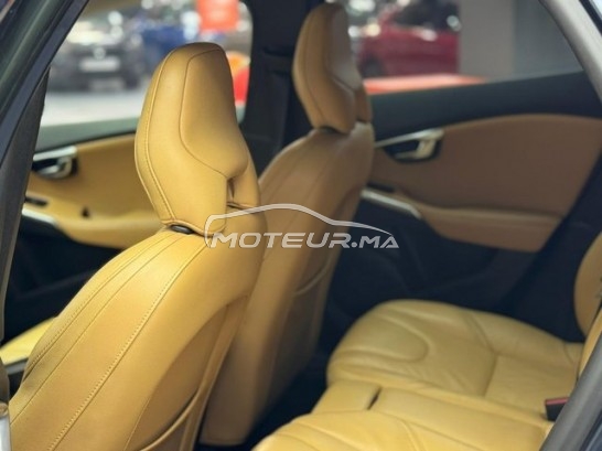 VOLVO V40 مستعملة