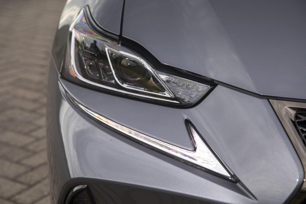 LEXUS - LEXUS IS,300 h 2wd hv luxury - 5