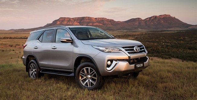 TOYOTA - TOYOTA FORTUNER,2,4 l d-4d dynamic+ - 6