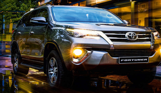 TOYOTA - TOYOTA FORTUNER,2,4 l d-4d distinctive - 3