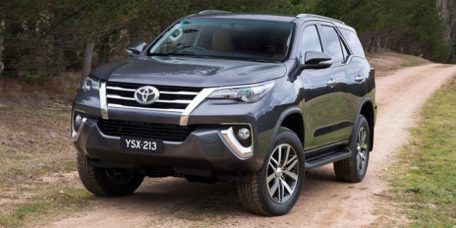 TOYOTA - TOYOTA FORTUNER,2,4 l d-4d dynamic+ - 4