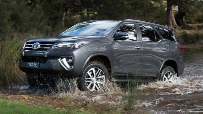 TOYOTA - TOYOTA FORTUNER,2,4 l d-4d dynamic+ - 9