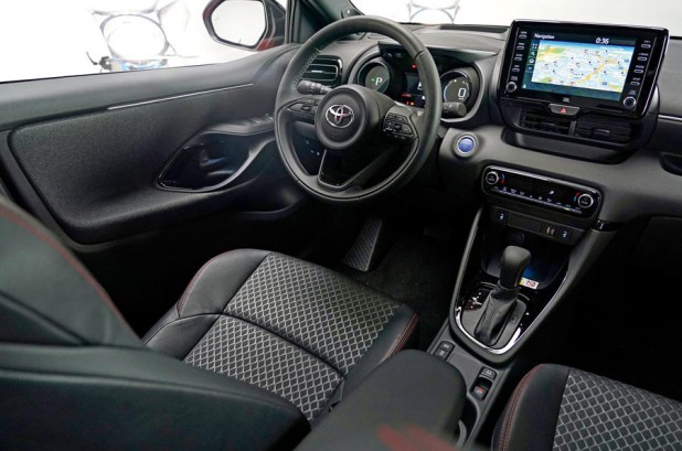 TOYOTA - TOYOTA YARIS,1.5 hybride dynamic+ - 10