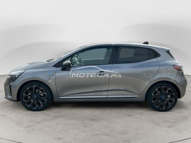 RENAULT. CLIO