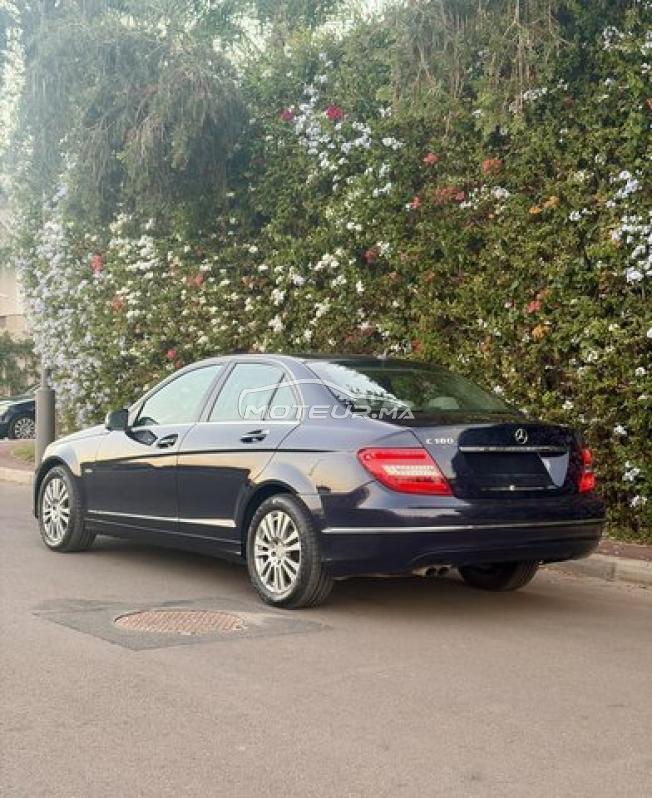 Mercedes C180 essence modèle 2011 