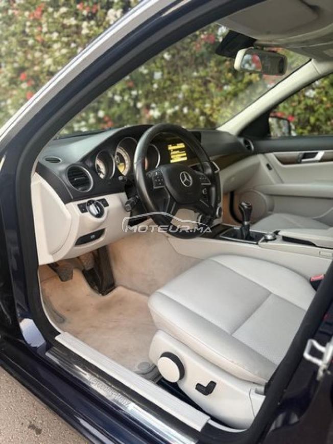 Mercedes C180 essence modèle 2011 