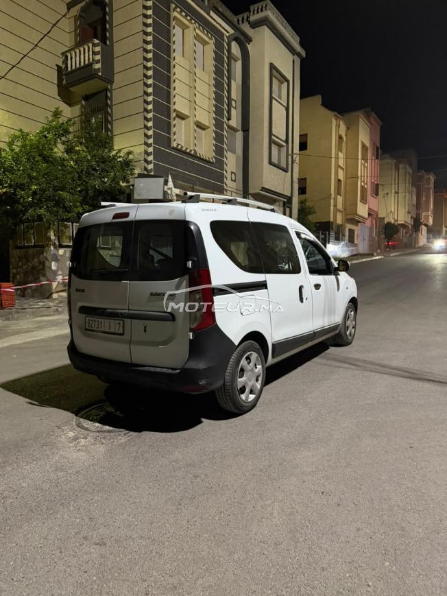 dacia dokker tré bon état faible consommation 4 pneu neuf
