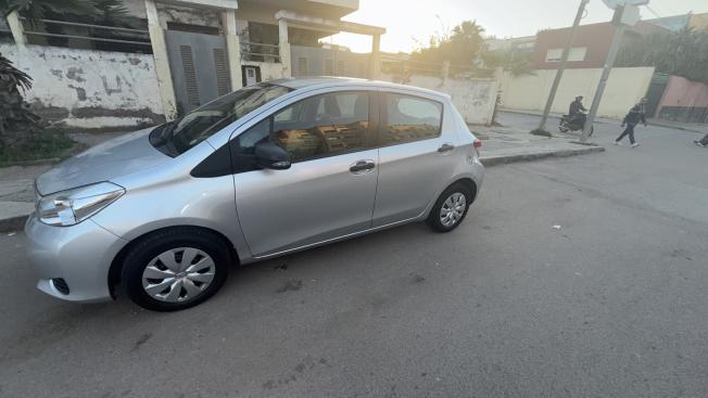 Toyota Yaris modèle 2013 très bonne ety
