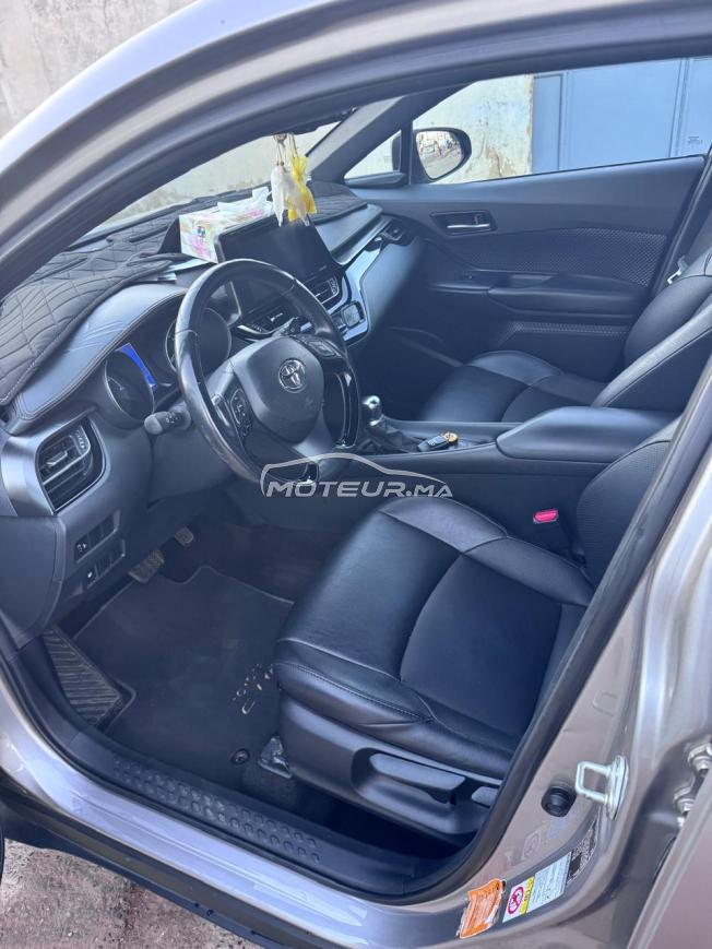 Toyota C-HR Hybride Automatique de 2019 en excellent état.