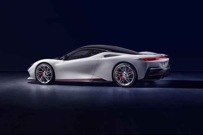 DESIGN BY BELLU - Pininfarina Battista : échappée belle
