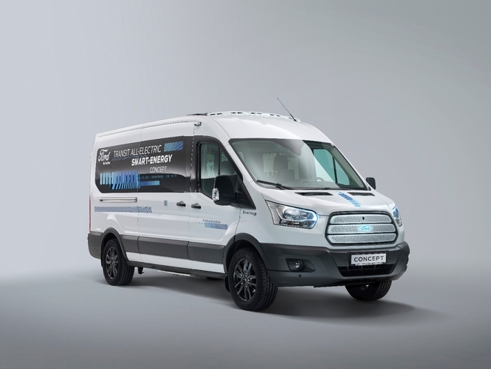 Ford détaille son minibus Transit électrique