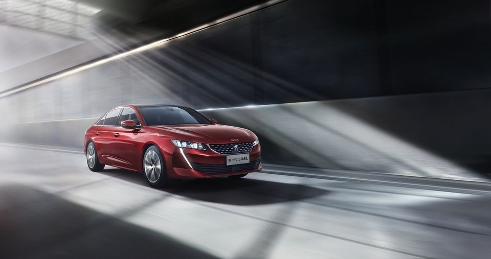Peugeot : une 508 hybride et rallongée pour la Chine