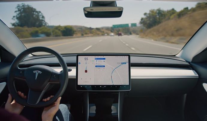 Tesla va bien se lancer dans le taxi autonome