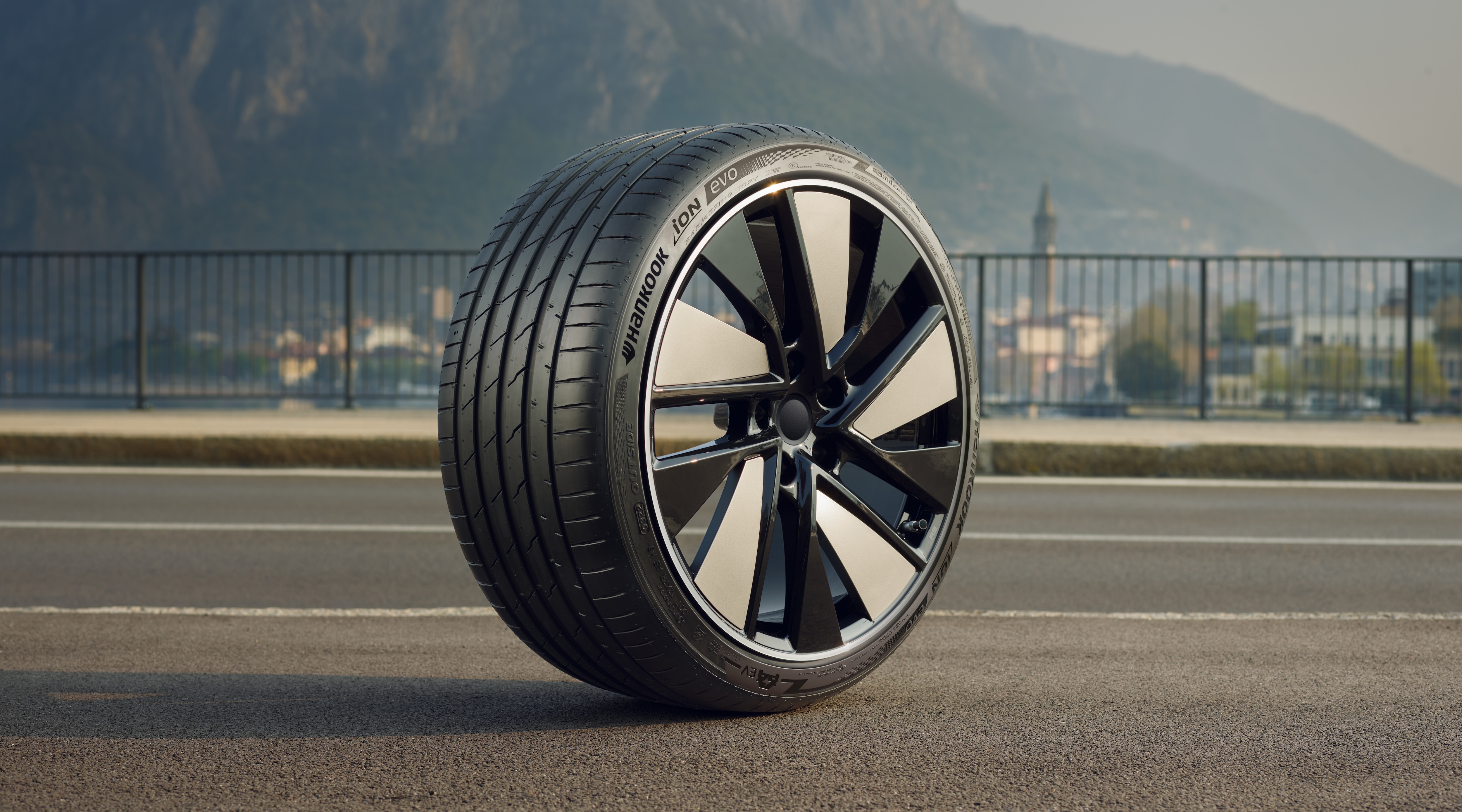 Hankook lance le pneus iON pour véhicules électriques