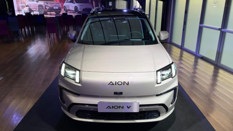 الجديدة GAC Aion V: سيارة SUV كهربائية صينية تنافس Peugeot e-3008 بسعر قوي