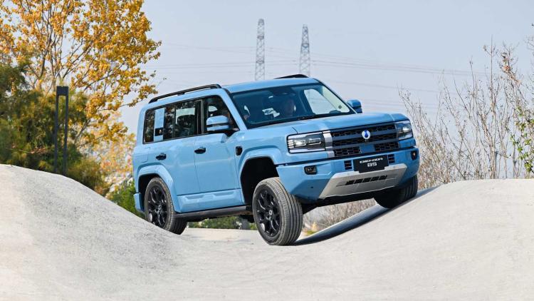 دينزا B5 تصل إلى المغرب: سيارة SUV هجينة قابلة للشحن بقوة 687 حصانًا وسعر إطلاق يبلغ 629,900 درهم