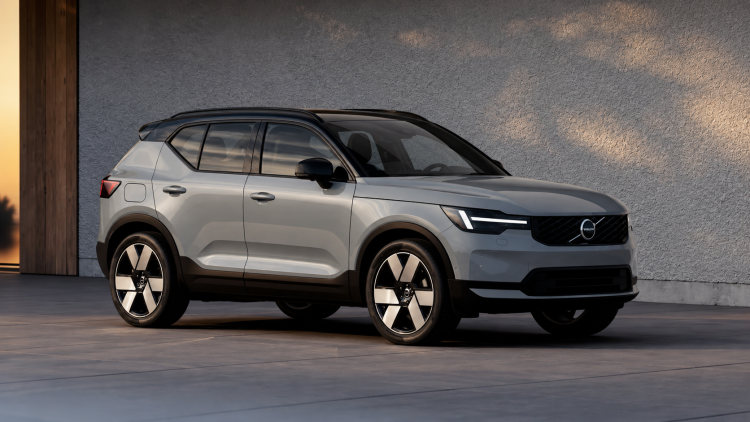 فولفو XC40 2028: تحديثات جديدة في التصميم والتكنولوجيا والسلامة