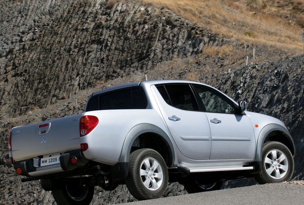 image ميتسوبيشي L200 
