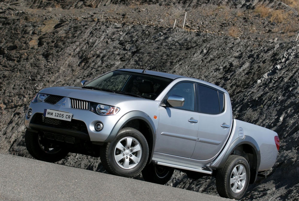 image ميتسوبيشي L200 
