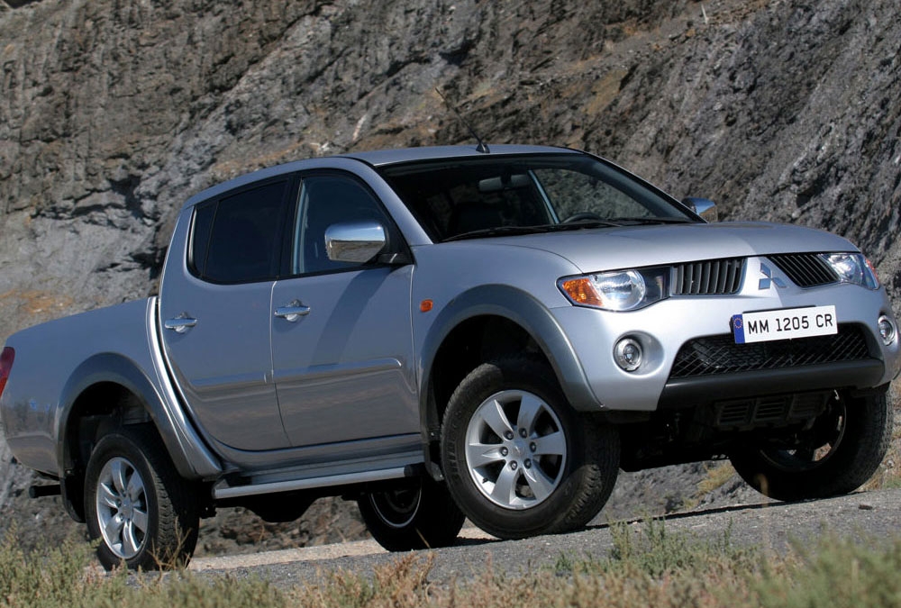 image ميتسوبيشي L200 