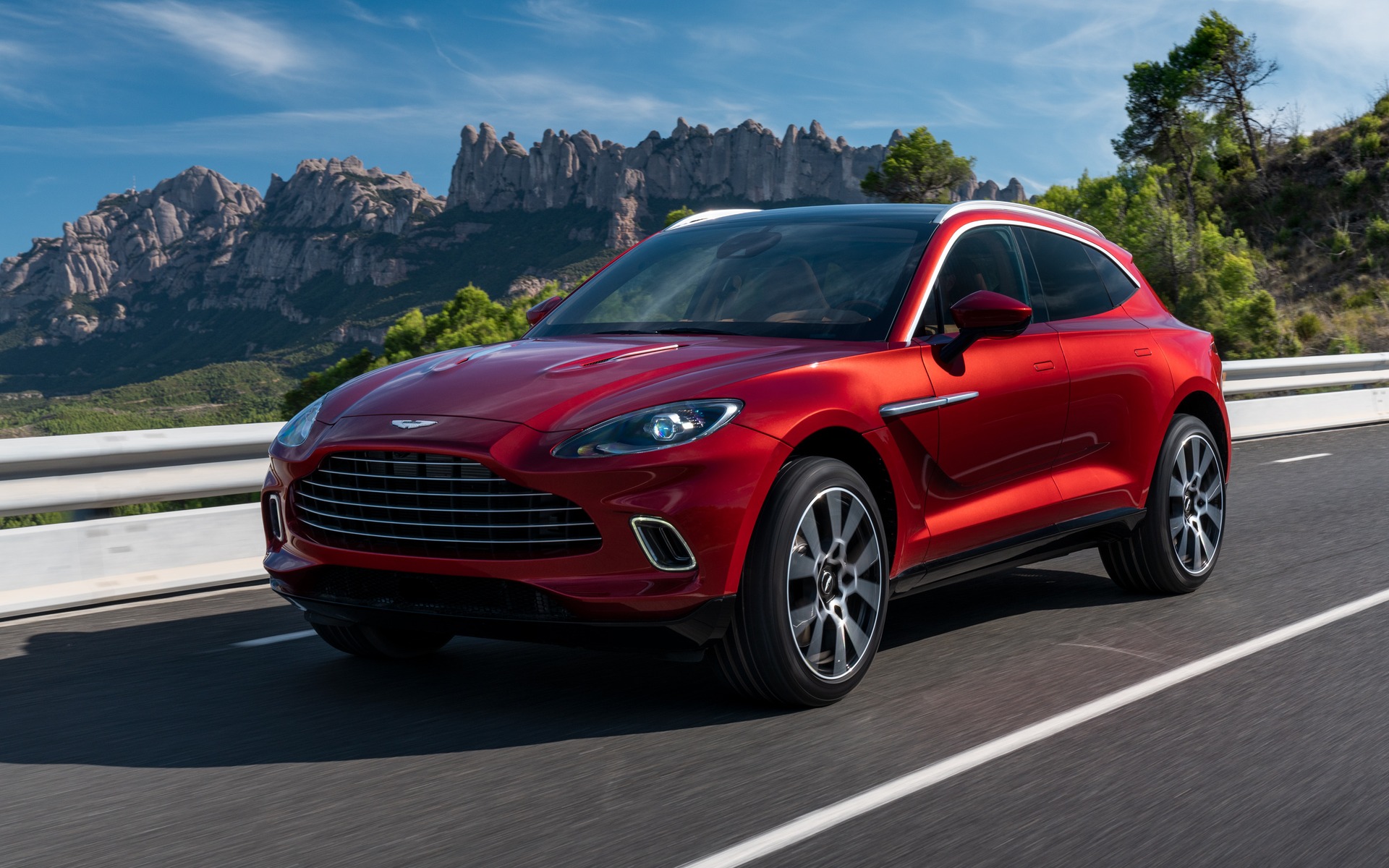 image Aston Martin DBX 