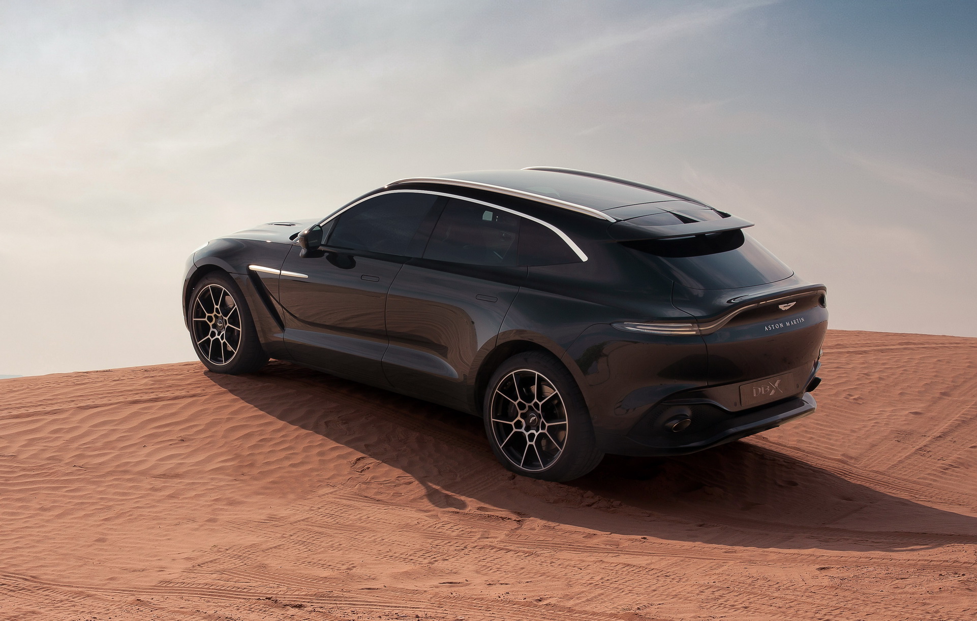 image Aston Martin DBX 