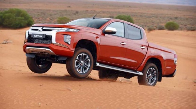 image ميتسوبيشي L200 