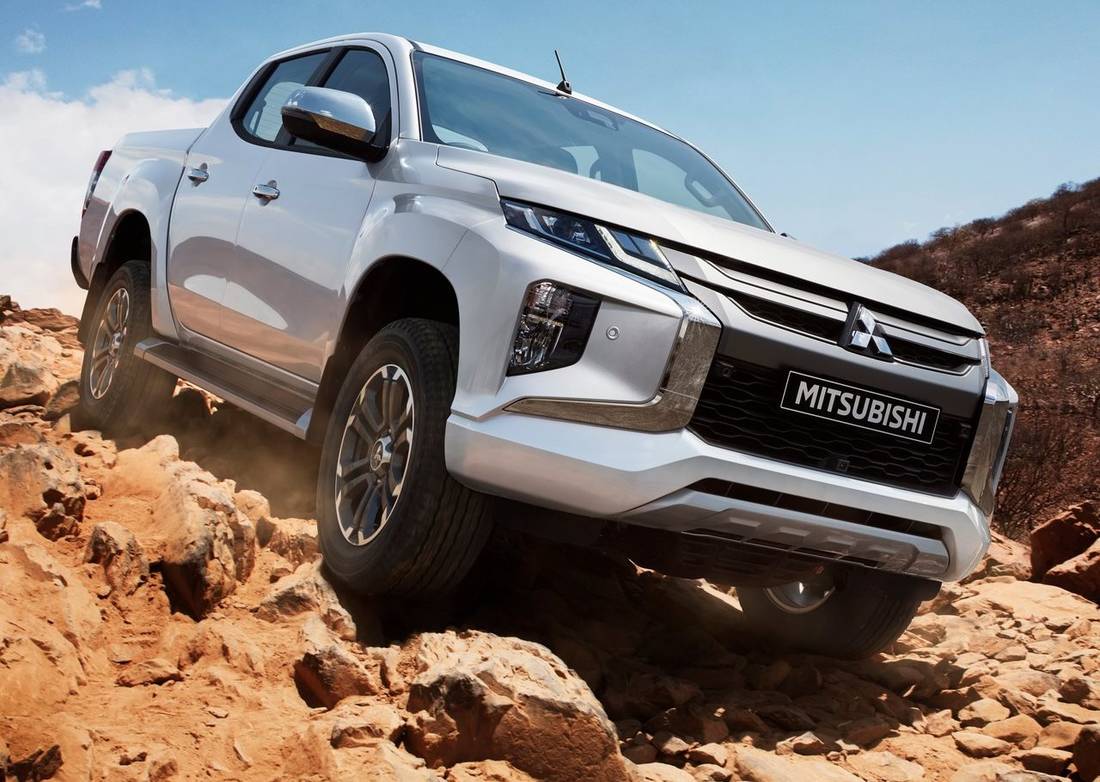 image ميتسوبيشي L200 
