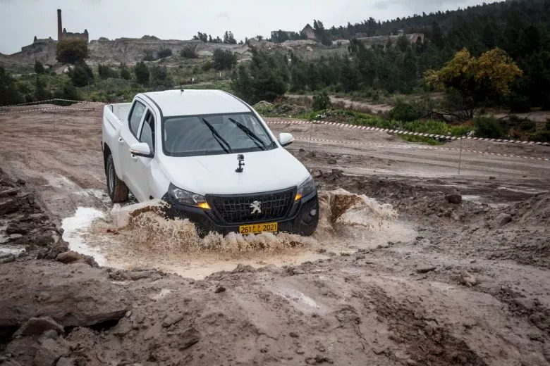 image بيجو لاندتريك 