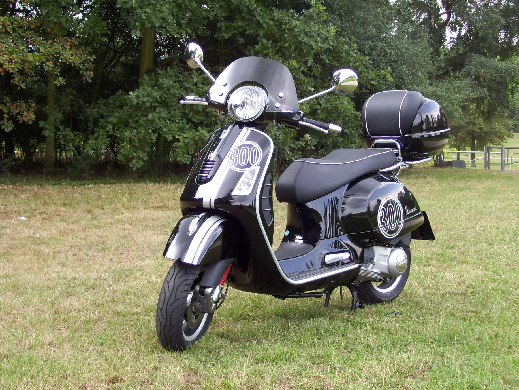 image Vespa gts 