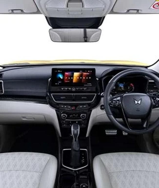 image Mahindra XUV 3XO 